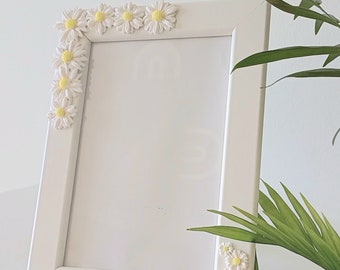 Daisy Motif Polymer Photo Frame