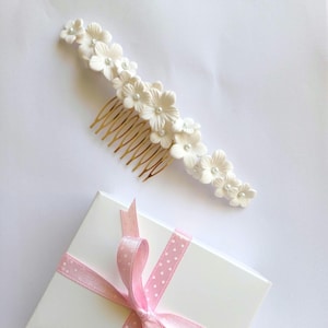 Flower Hair pin, Pearly Hair Comb, Flower Hair pin, Bridal Hair Clip, Floral Bridal Hair accessory, Floral Wedding Clip, flower hair sticks