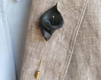 Black Calla Lily Boutonniere, Wedding Lapel Pin for Groom, Floral Boutonniere, Groomsmen Accessory