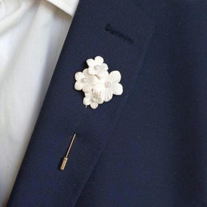 Pearly flower Lapel Pin for Men, Lapel Pin Custom, Groomsmen Wedding Accessories, Realistic  Boutonniere, Suit Lapel Pin, Prom Accent Flow