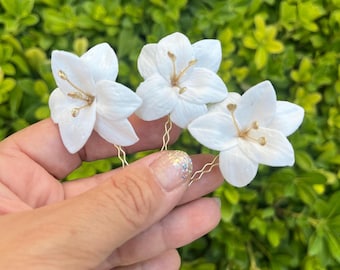 Lily Hair pin, Lily Flower Hair pin, Bridal Hair Clip, Floral Bridal Hair accessory, Floral Wedding Clip, flower hair sticks