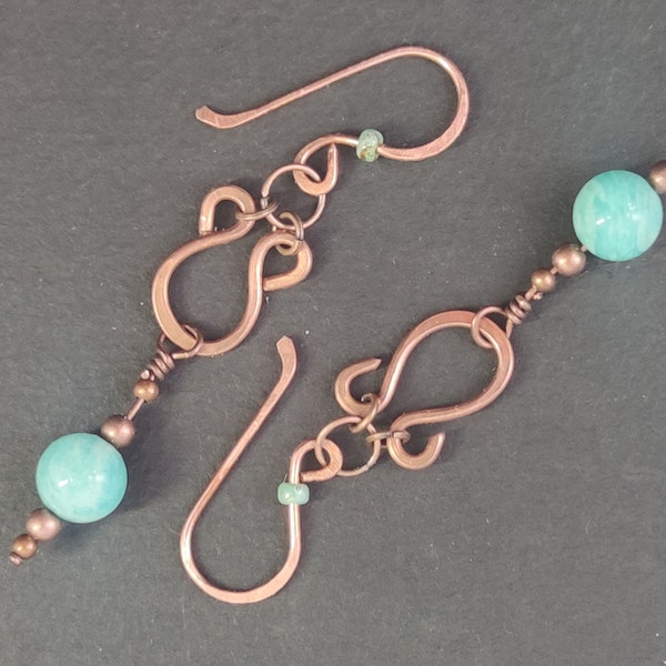 Boucles d'oreilles en cuivre et perles en pierre naturelle couleur bleue turquoise