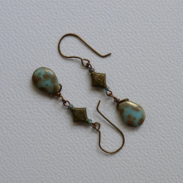 Boucles d'oreilles bronze et gouttes plates turquoise Picasso