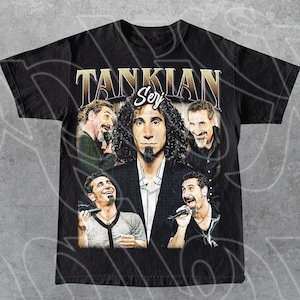 Könnte beinhalten: Schwarzes T-Shirt mit einem Vintage-Grafikdruck der Band "System of a Down" mit dem Text "Tankian Serj" auf der Vorderseite.
