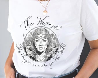Jouw magie kan de wereld veranderen. Wizard softstyle dames-T-shirt: betoverende en mystieke tovenaarillustratie