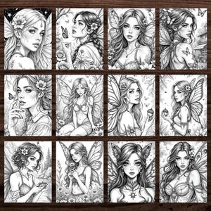 Puede incluir: Una colecci&oacute;n de doce ilustraciones en blanco y negro de hadas. Cada imagen presenta un hada diferente con alas detalladas, adornos florales y cabello suelto. Las ilustraciones est&aacute;n en tarjetas rectangulares, dispuestas sobre una superficie de madera.