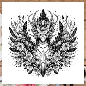 Puede incluir: Ilustraci&oacute;n en blanco y negro de un drag&oacute;n con un cristal en la boca rodeado de flores y hojas.