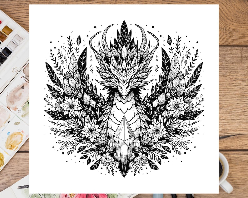 Puede incluir: Ilustraci&oacute;n en blanco y negro de un drag&oacute;n con un cristal en la boca rodeado de flores y hojas.