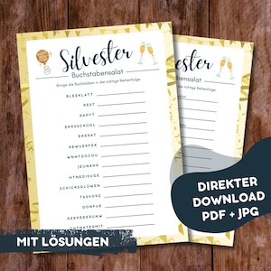 Puede incluir: Una taza de cerámica blanca con un asa negra y el texto "But First, Coffee" en negro, con una fuente de estilo manuscrito. La taza está sobre una superficie blanca.