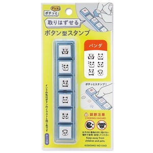 以下が含まれることがあります： 青いプラスチックケースに入った6個のパンダ顔のスタンプセット。スタンプは、プッシュボタン機構で使用できるように設計されています。パッケージは黄色で、黒い文字で「Pick Pochi Stamp」と「Button Type Stamp」と書かれています。パッケージには、「窒息の危険」という警告ラベルも付いています。