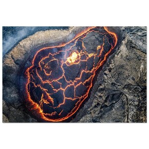 Poster in carta semi-lucida premium - Lago di lava islandese