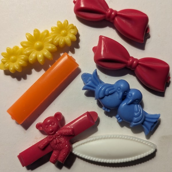 set of seven Goody plastic hair clips