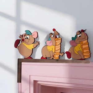 Gus Gus Door Corner Sign, Cinderella Mouse Peeking Door Corner, Disney Cinderella Wooden Door Corner, Disney Nursery Wooden Decor