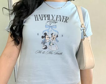 Maglietta Disney Mrs e Mr Baby, Top corto con scritta "E vissero felici e contenti" per la coppia Mickey Minnie, Magliette da matrimonio Disney, Maglietta coordinata "Just Married Honeymoon"