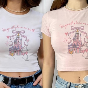 Camiseta de bebé con lazo del Castillo de Disney de Marie Cat, camiseta de Disney &quot;El Lugar Más Feliz del Mundo&quot;, top corto de Disney con lazo coqueto, top corto para mujer, camiseta de Los Aristogatos