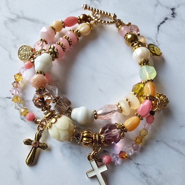 Bracelet romantique de style religieux  images pieuses, Saint Vierge Marie et Jésus, cristal, perles tchèque, perles dorée, medaille images.