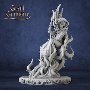 Queen Magnificent Miniature from 28mm to 75mm - DnD Miniature for Tabletop Games - Premium dnd Miniature Dungeons and Dragons 3D Printed