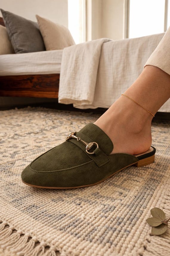 Mules Kaki en Daim pour Femme, Sabots Plats Style Mocassin, Chaussures Artisanales d'Été