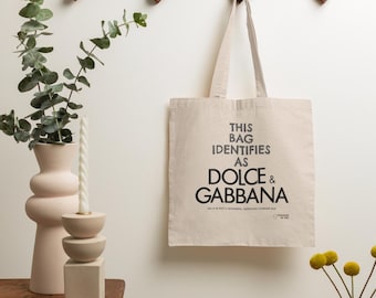 Bolsa de lona con frase divertida: "Esta bolsa se identifica como Dolce & Gabbana"