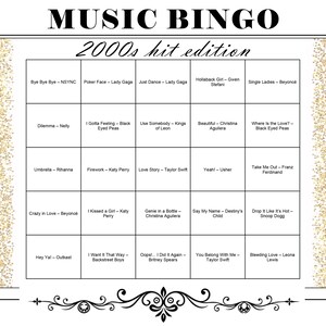 Op de afbeelding: Muziek Bingokaart met een gouden glitterrand en zwarte tekst. De kaart heeft de titel "MUSIC BINGO" en "2000s hit edition". De bingokaart heeft een raster met songtitels en artiesten uit de jaren 2000.