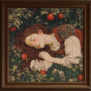 Könnte beinhalten: Ein gerahmtes Kunstwerk zeigt eine Frau, die in einer grasbewachsenen Gegend unter einem Apfelbaum liegt. Die Frau hat lange braune Haare und trägt ein weißes und rotes Kleid. Rote Äpfel sind um sie herum verstreut. Das Kunstwerk befindet sich in einem braunen Holzrahmen.