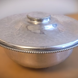 BW Buenilum Hammered Aluminum Vintage Covered Serving Dish with Pryex Bowl