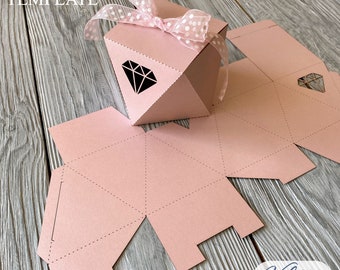 Caja de regalo triangular cricut svg y plantilla digital de diamante, caja de favor de fiesta de boda poligonal, archivo de cameo de corte de papel cortado con láser (svg dxf ai cdr)