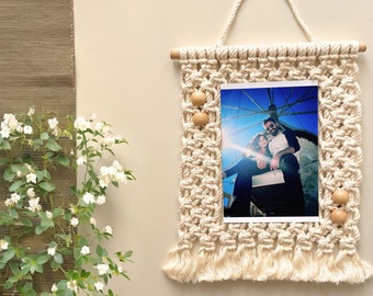 Ramka na zdjęcia makrama, uchwyt na zdjęcia makrama, wisząca ściana ze zdjęciami makrama, dekoracja ścienna makrama, dekoracja ścienna boho, wieszak na zdjęcia makrama, prezent do domu