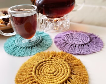 Podkładka z makramy, dekoracja stołu, ręcznie robiona dekoracja, wystrój boho, kolorowa podkładka, bawełniane podkładki, wystrój domu, prezent na parapetówkę, podkładki