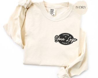カスタムコンフォートカラーズ長袖Tシャツ、パーソナライズドグラフィックTシャツ：お好みのテキストフレーズまたはロゴデザイン