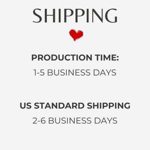 Puede incluir: Texto sobre un fondo claro: "SHIPPING" sobre un coraz&oacute;n rojo. Debajo, "PRODUCTION TIME: 1-5 BUSINESS DAYS" y "US STANDARD SHIPPING 2-6 BUSINESS DAYS".