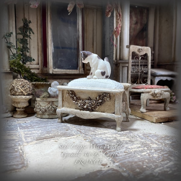 Avril Provençal - Banc repose pied, pied de lit siège, Style Provence Pays d'AIX - Mobilier Miniature - Shabby Chic - Dollhouse 1/12e - OOAK