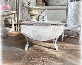 Vieille Table d'appoint pliante de style Provence Tradition - Socle, présentoir - Mobilier Miniature - Shabby Chic - Dollhouse 1/12e - OOAK