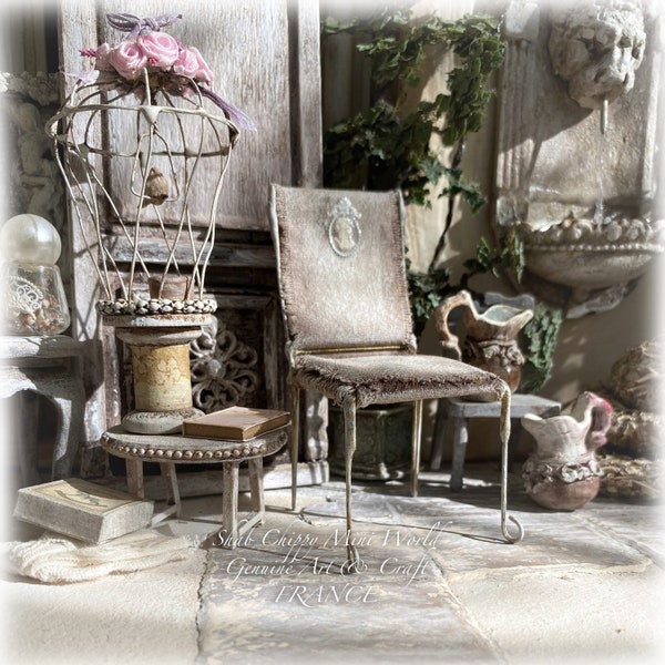 Esprit Brocante - Chaise au médaillon, siège de style Provence Pays D'AIX - Mobilier Miniature - Shabby Chic - Dollhouse 1/12e - OOAK