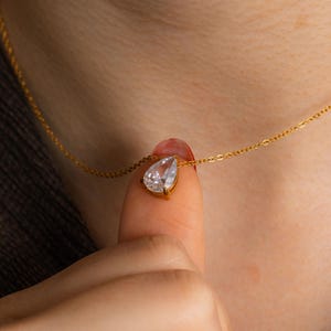 Collar de diamantes en forma de lágrima, delicado collar con colgante de diamantes, collar con dije de cristal, collar de oro, collar de diamantes en forma de pera, regalo para ella