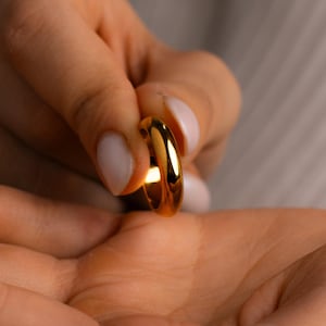 Round Gold Band Ring, Dome Wedding Band, Dome Band Ring, Classic Gold Band, Minimalist Band Ring, Stacking Ring, Simple Gold Rings for Women
