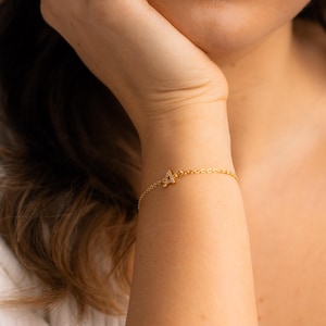 Pulseira inicial Pave, pulseira com letras de diamante, pulseira com letras de ouro, pulseira delicada de diamante, pulseira de cristal, pulseira personalizada