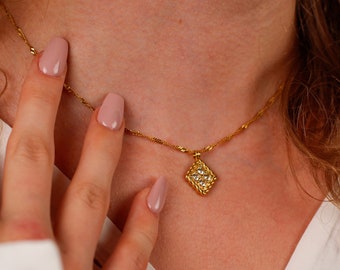 Dainty Diamond Pendant Necklace, Diamond Disk Pendant, Vintage Style Necklace, Vintage Jewelry, Gift For Mom, Gift For Grandma