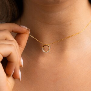 Diamant-Kreis-Halskette, runder Anhänger-Halskette, offene Kreis-Halskette, Karma-Halskette, zierliche Diamant-Halskette, Halsketten für Frauen