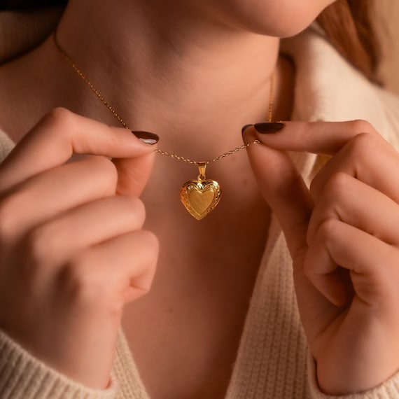 Heart Locket Necklace, Vintage Locket Necklace, Gold Heart Locket Pendant Necklace, Photo Locket Necklace, Gift For Her, Gift For Mom