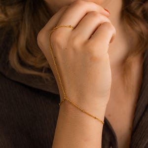 Dainty Hand Chain, Satellite Hand Chain, Body Jewelry, Delicate Hand Bracelet, Finger Bracelet, Finger Chain Bracelet, Minimalist Jewelry
