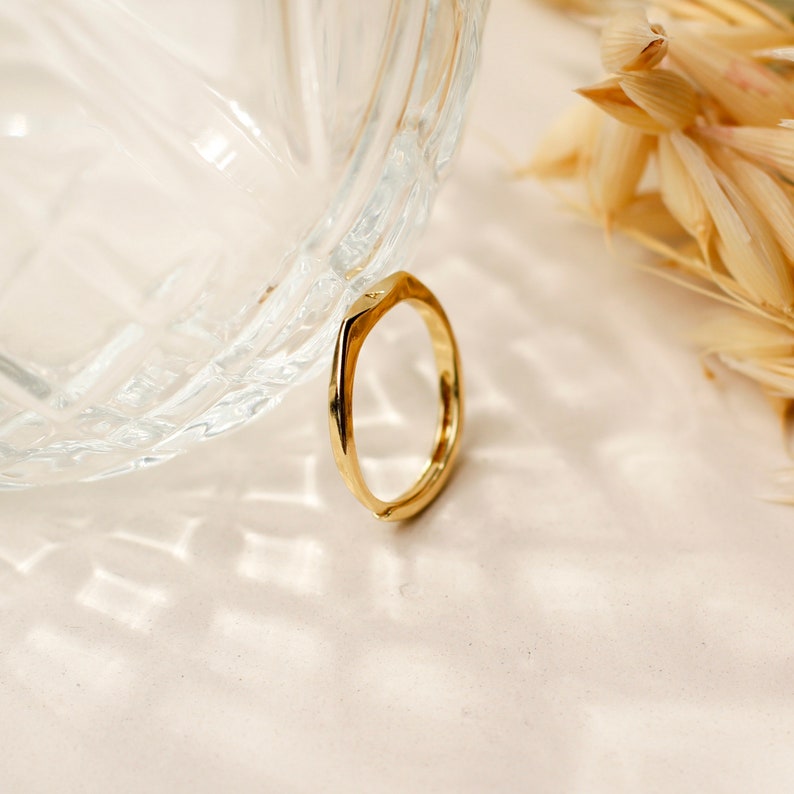 Anillo inicial delicado, anillo de letra delgada, anillo de sello personalizado, anillo de apilamiento personalizado, anillo de oro apilable, anillo de nombre personalizado, anillo de sello imagen 5