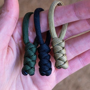 Lot de 5 tirettes de survie en paracorde Porte-clés à engrenages Bushcraft Pendentif zippé avec cordon de couleur personnalisé Accessoire de sac durable avec noeud serpent image 1