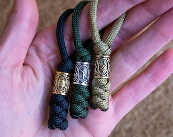 Conjunto de 5 tiradores de cremallera Paracord de cuentas de runas vikingas / Llavero de mitología nórdica / Colgante de runas de cordón de color personalizado / Accesorio de nudo de serpiente duradero