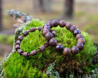 Bracelet pour couple avec perles en bois et grenat | Cadeau de protection pour le Capricorne | Réglable et durable | Cadeau bricolage bijoux naturels | Fabriqué à la main