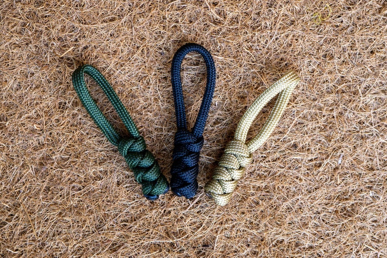 Lot de 5 tirettes de survie en paracorde Porte-clés à engrenages Bushcraft Pendentif zippé avec cordon de couleur personnalisé Accessoire de sac durable avec noeud serpent image 2