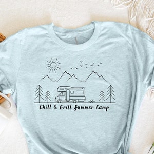 Camping und Hiking T shirt für Wanderlustige und Natur Liebhaber oder als Geschenk für Outdoor Wohnmobil Camper Fans Bild 1