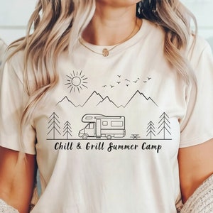 Camping und Hiking T shirt für Wanderlustige und Natur Liebhaber oder als Geschenk für Outdoor Wohnmobil Camper Fans Bild 2