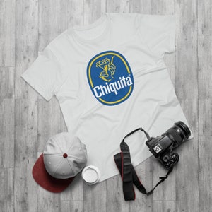 Chiquita Banana Vintage T Shirt Tropisches Flair mit Stil Perfekt für Sommer und Freizeit Retro Geschenk Shirt Funny Vintage tshirt vegan White