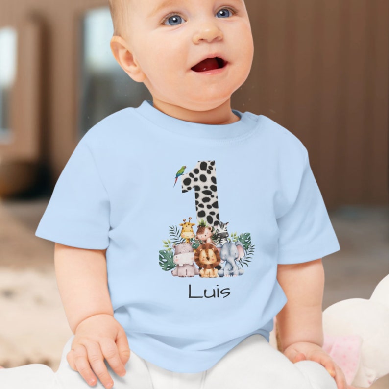 Geburtstag Baby Dschungeltiere T Shirt personalisiert Geburtstagkind personalisierbares Tshirt Dschungel Löwe Elefant mit Name Dusty Blue